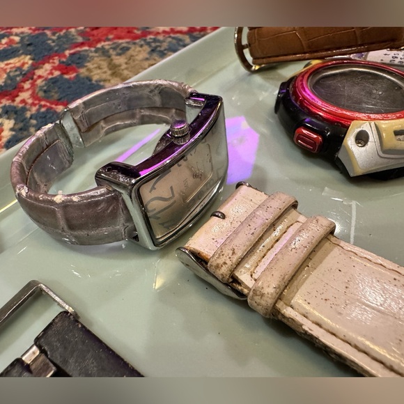 Broken Women's Watch Lot - Picture 4 of 8